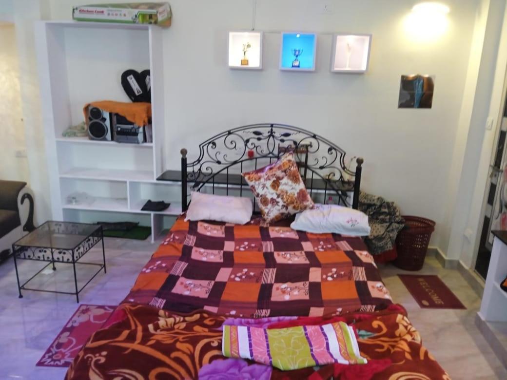 Dziire Service Apartment Hyderabad Eksteriør bilde