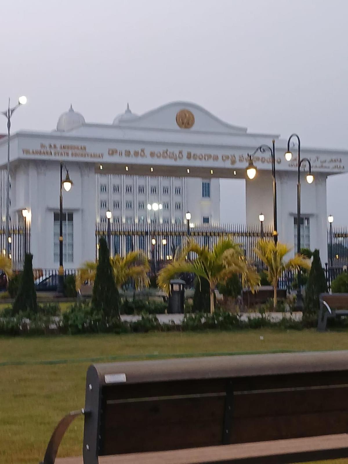 Dziire Service Apartment Hyderabad Eksteriør bilde